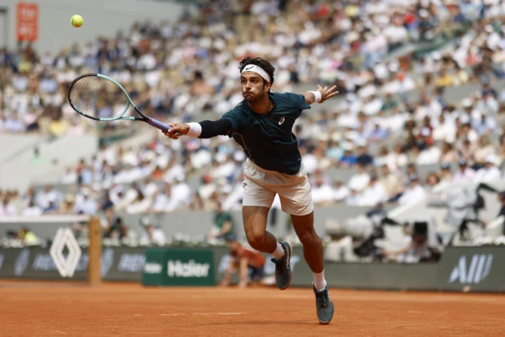 Alcaraz-Musetti y Sinner-Djokovic, entre la tierra al cielo en París