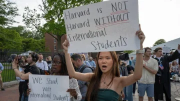 La Casa Blanca suspende las visas para los nuevos estudiantes extranjeros de la Universidad de Harvard