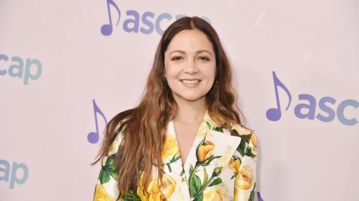 Cómo la patada de una yegua impulsó la carrera musical de la aclamada cantante mexicana Natalia Lafourcade