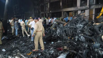 Hubo un ruido fuerte y luego el avión se estrelló, declara sobreviviente del accidente en India