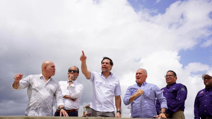 Roberto Ángel Salcedo visita construcción de obras culturales en Ciudad Juan Bosch