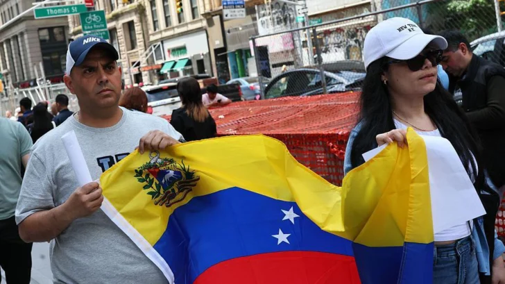 'Hemos pasado de ser un país poderoso a ser la escoria': la rabia y frustración de los venezolanos al ver restringida su entrada a EE.UU.
