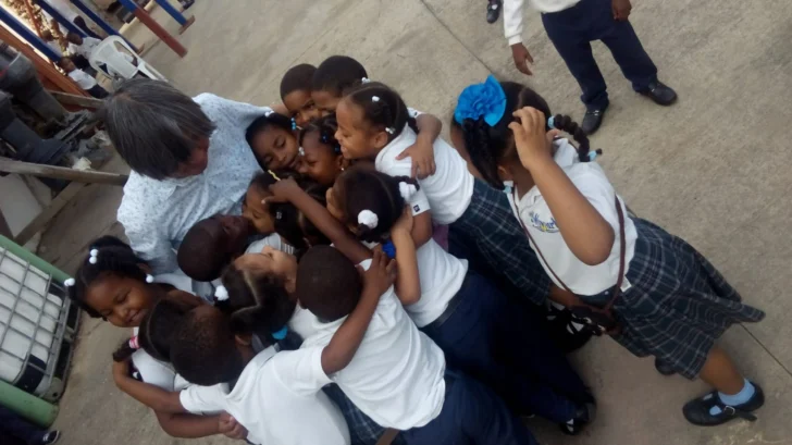 En un abrazo: vida y sonrisas
