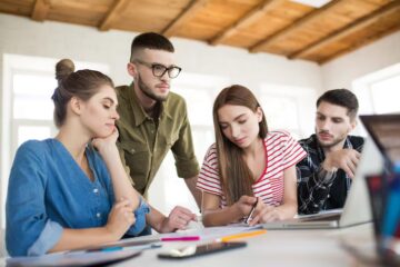 Crecimiento, dinero, propósito y bienestar: prioridades de los millennials y la generación Z