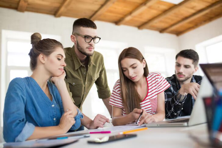 Crecimiento, dinero, propósito y bienestar: prioridades de los millennials y la generación Z