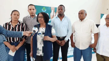 Indigna a la Adesa que el Gobierno deporte a embarazadas, a recién paridas y a niñas