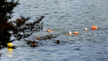 París permite bañarse en el Sena este verano tras años de contaminación París permite bañarse en el Sena este verano tras años de contaminación