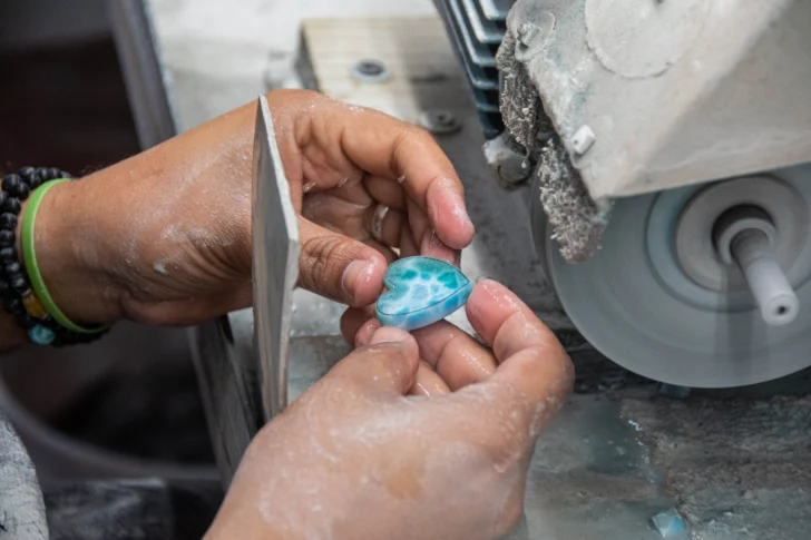 El larimar conquista mercados como Hong Kong, Tailandia y Estados Unidos