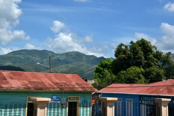 El COE extiende alertas por lluvias a causa de una vaguada y una onda tropical