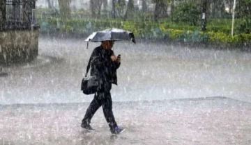 Domingo con aguaceros, tormentas eléctricas y ráfagas de viento por vaguada y onda tropical