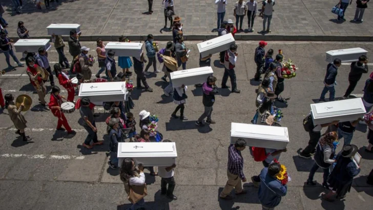 Congreso peruano aprueba ley de amnistía a militares y policías procesados por violaciones de DD. HH.
