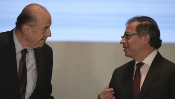 Petro denuncia penalmente a su excanciller por presunta trama para derrocarlo