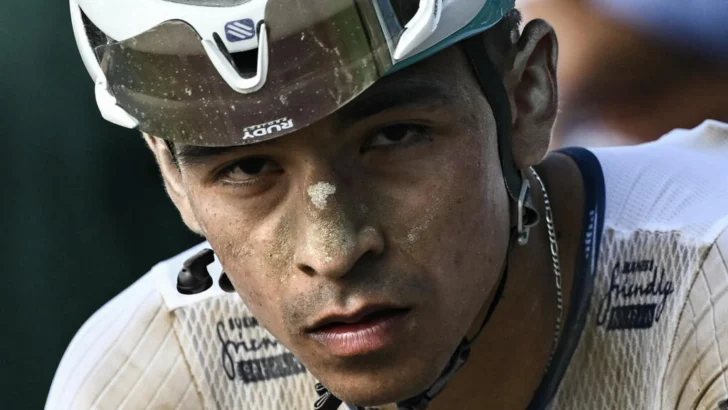 Buitrago sigue en el tour tras dura caída y el objetivo ahora es una victoria de etapa