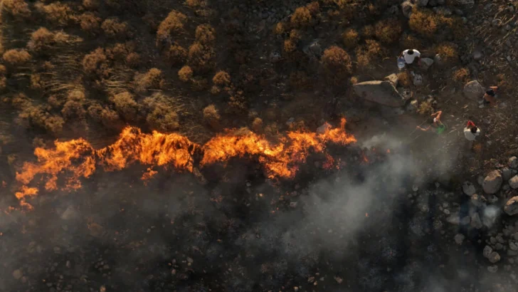Se disparan los incendios en Turquía: 50.000 personas evacuadas en Izmir y Hatay