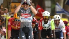 Philipsen gana al esprint la primera etapa del Tour