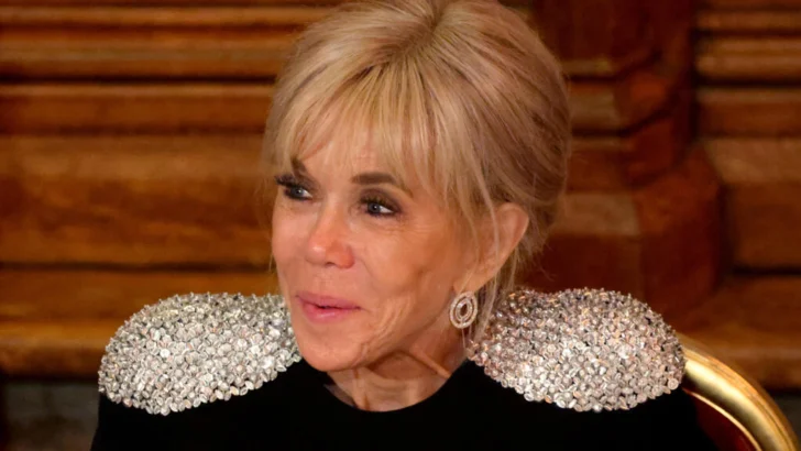 La primera dama de Francia intensifica la batalla legal contra los rumores sobre su identidad de género