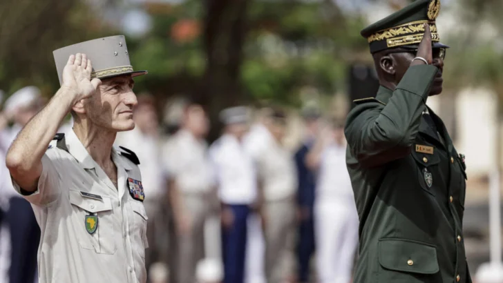 Francia pone fin a más de seis décadas de presencia militar permanente en Senegal