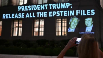 Obama, Biden o Luther King, o cómo Trump intenta desviar la atención del caso Epstein