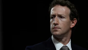 Zuckerberg logra acuerdo y evita juicio millonario por el escándalo de Cambridge Analytica