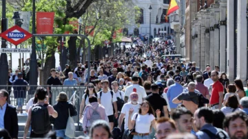 Expulsar a millones de inmigrantes de España, la propuesta de Vox: ¿es viable copiar el modelo de Trump?