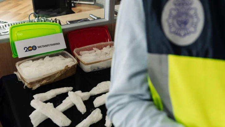 Cómo los carteles narco de México producen drogas sintéticas en laboratorios ubicados en Europa