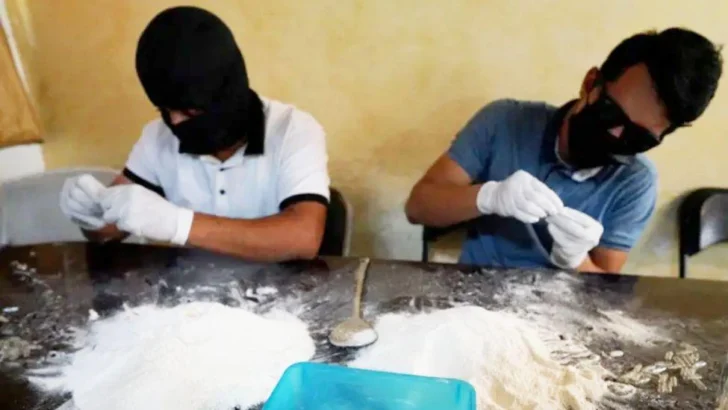 'El método mexicano': por qué las bandas criminales en Europa contratan cada vez más a narcos de México para la producción de drogas sintéticas
