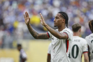 Brasileño del Chelsea acaba con cariocas ante 70 mil espectadores en EEUU Brasileño del Chelsea acaba con cariocas ante 70 mil espectadores en EEUU