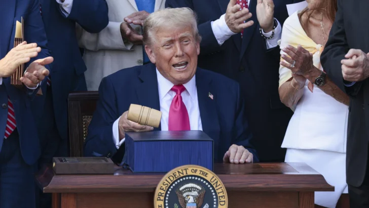 Trump promulga su ley presupuestaria 