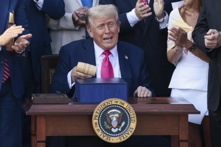 Trump promulga su ley presupuestaria 'grande y hermosa' el día de la Independencia