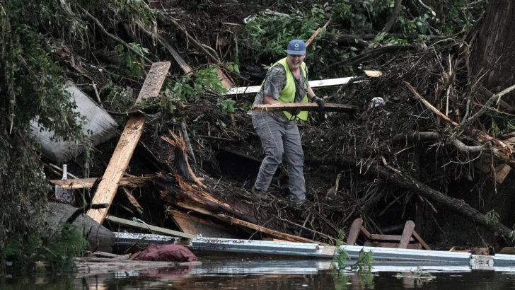 Siguen desaparecidas más de cien personas tras inundaciones en Texas que dejaron 133 muertos