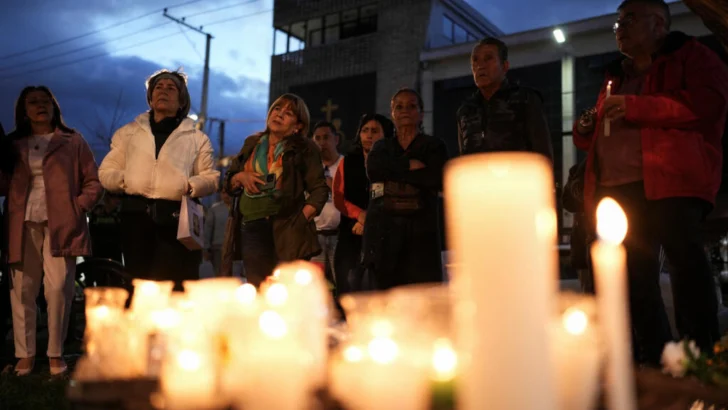 El senador colombiano Uribe Turbay muestra mejora y comienza la rehabilitación neurológica