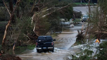 Lo que se sabe de las inundaciones en Texas: víctimas, cuestionamientos y nuevas alertas