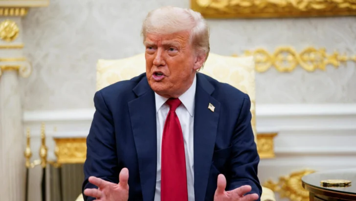 Trump amenaza con aranceles del 100 a Rusia si no alcanza acuerdo sobre Ucrania en 50 días