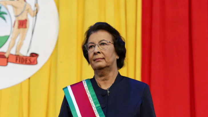 Jennifer Geerlings-Simons investida primera mujer presidenta de Surinam