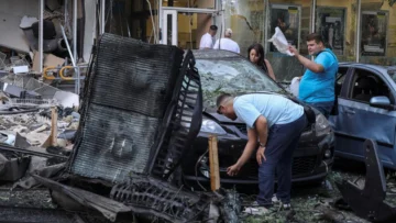 Rusia lanza decenas de ataques a Ucrania tras acordar ronda de conversaciones de tregua en Turquía