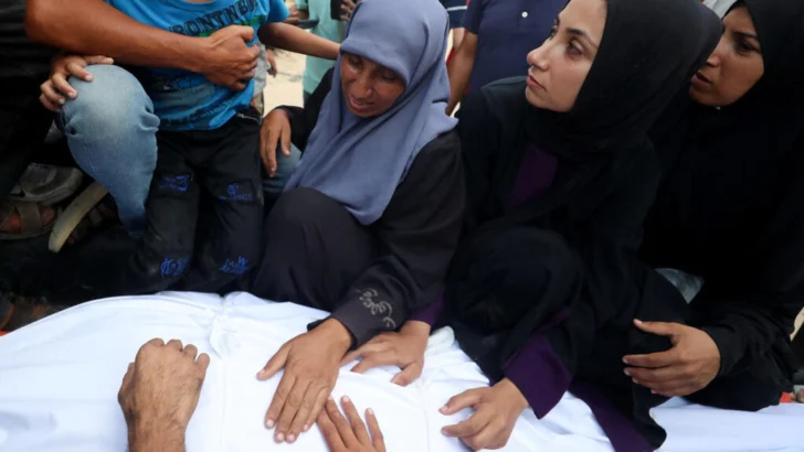 46 palestinos asesinados; figuras israelíes piden sanciones para su Gobierno por matar de hambre a gazatíes