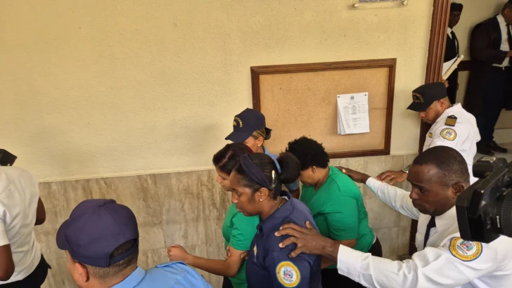“¡Asesina! ¡Asesina! ¡Ya se va para su casa!”: indignación por medida contra joven embarazada acusada de homicidio