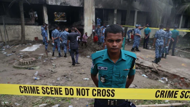 'Eran mis niños': la profesora que salvó a 20 alumnos antes de morir tras el accidente del avión en Bangladesh que cayó sobre una escuela