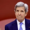 "Trump tenía razón": el demócrata John Kerry dice que su partido y Biden permitieron el "asedio" de los migrantes a la frontera de EE.UU.