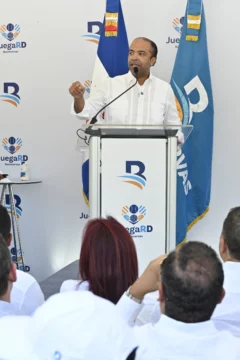Juega RD Banreservas reconstruye dos canchas en Samaná