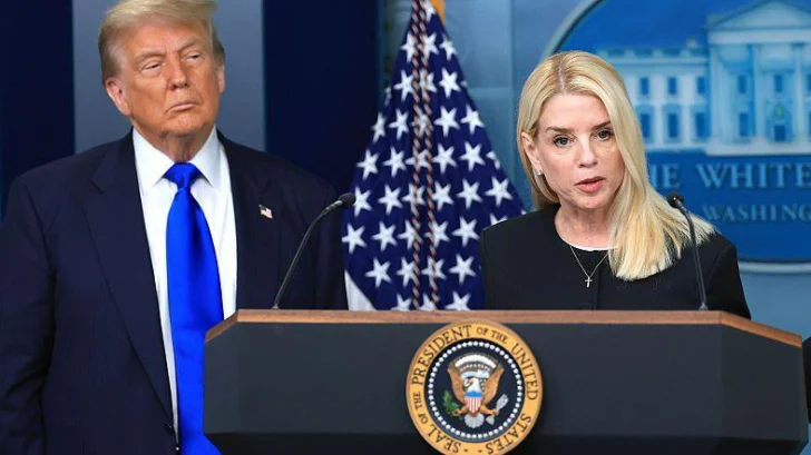 Por qué está aumentando la presión del movimiento MAGA para el gobierno de Trump haga públicos los archivos de Jeffrey Epstein