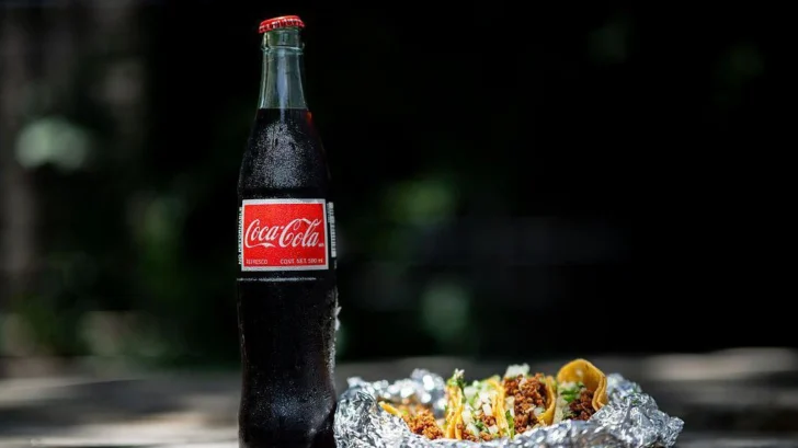 ¿Es realmente la Coca-Cola mexicana más saludable que la de EE.UU. y mejor, como dice Donald Trump?