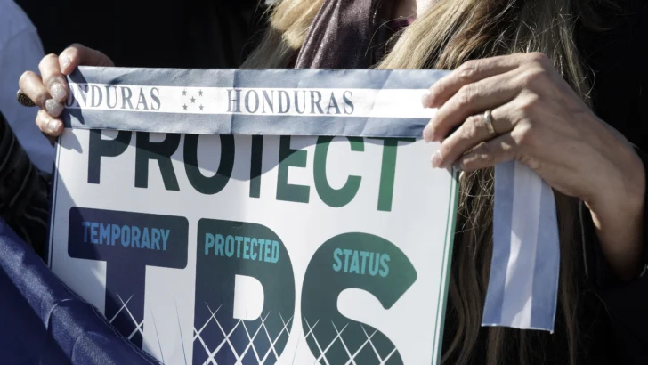 La cruzada de Trump contra el TPS genera temor y confusión sobre qué país será el próximo
