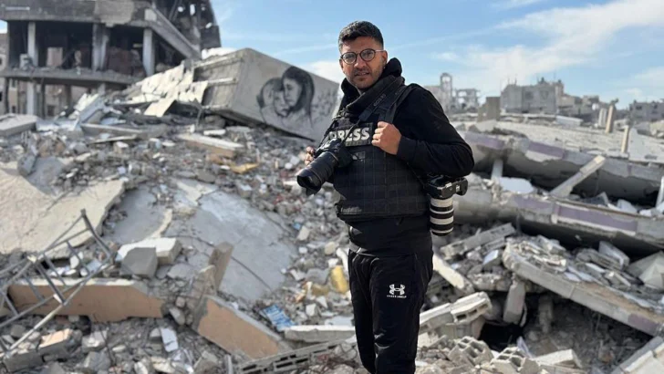 'Ya no tengo fuerzas para trabajar': la desesperada situación de un fotoperiodista palestino en medio de la hambruna que afecta a los habitantes de Gaza