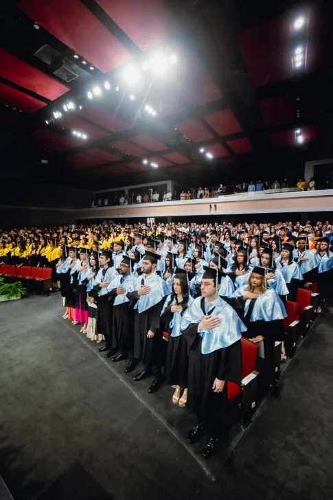 Unibe gradúa 540 nuevos profesionales
