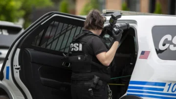 Al menos tres muertos, incluido el presunto tirador, en balacera en aeropuerto e iglesia de Kentucky Al menos tres muertos, incluido el presunto tirador, en balacera en aeropuerto e iglesia de Kentucky
