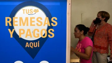 Qué impacto tiene en América Latina el nuevo impuesto a las remesas aprobado en EE.UU.