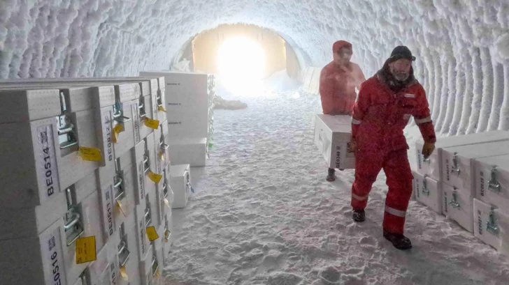Por qué el trozo de hielo más antiguo de la Tierra, recogido en la Antártida, puede 'revolucionar' lo que sabemos del cambio climático