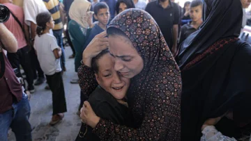 Un contratista de ayuda humanitaria le dice a la BBC que vio a compañeros suyos disparar contra palestinos hambrientos en Gaza