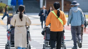 El auge de las clínicas de fertilidad en el país con la tasa de natalidad más baja del mundo